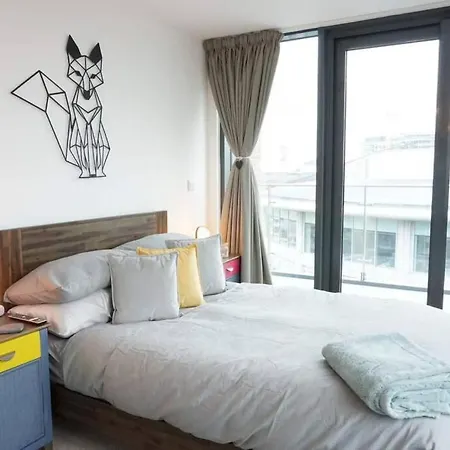 アパート Stunning Penthouse Apartment - Pool Table & Patio ブリストル