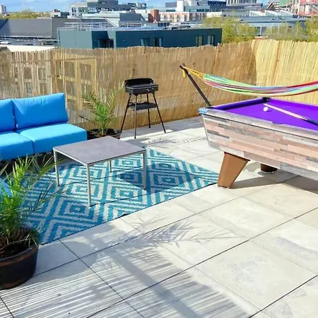 Stunning Penthouse Apartment - Pool Table & Patio *