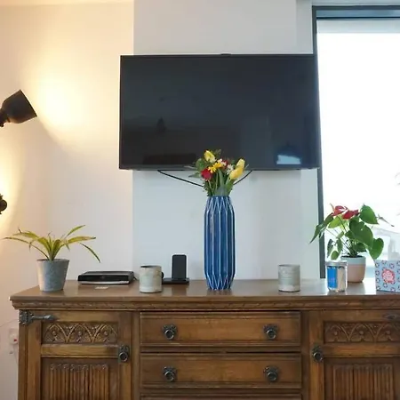 شقة Stunning Penthouse Apartment - Pool Table & Patio